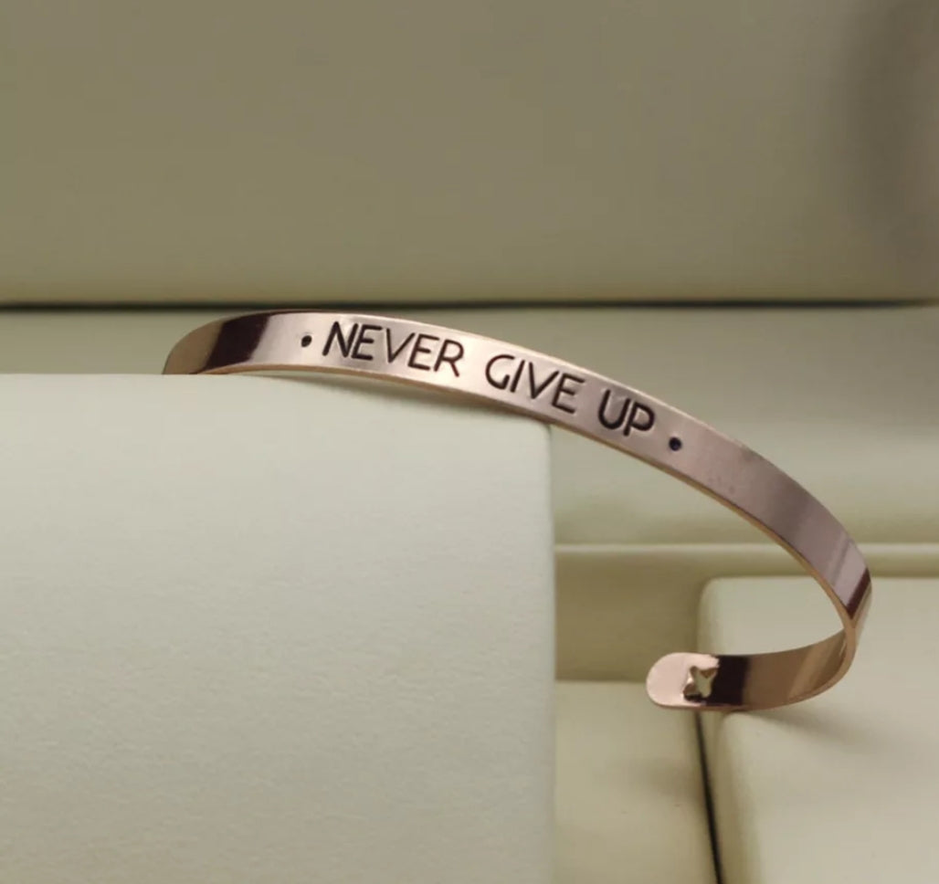 Never give up bracelet - CurvEssentials Boutique 